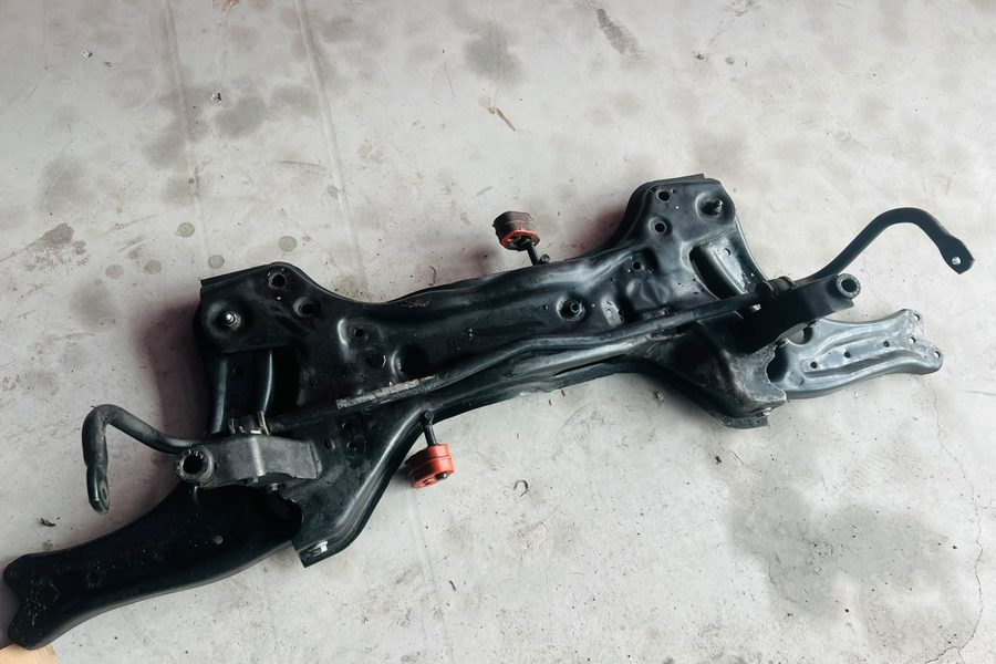 Subchasis con la barra estabilizadora desmontado