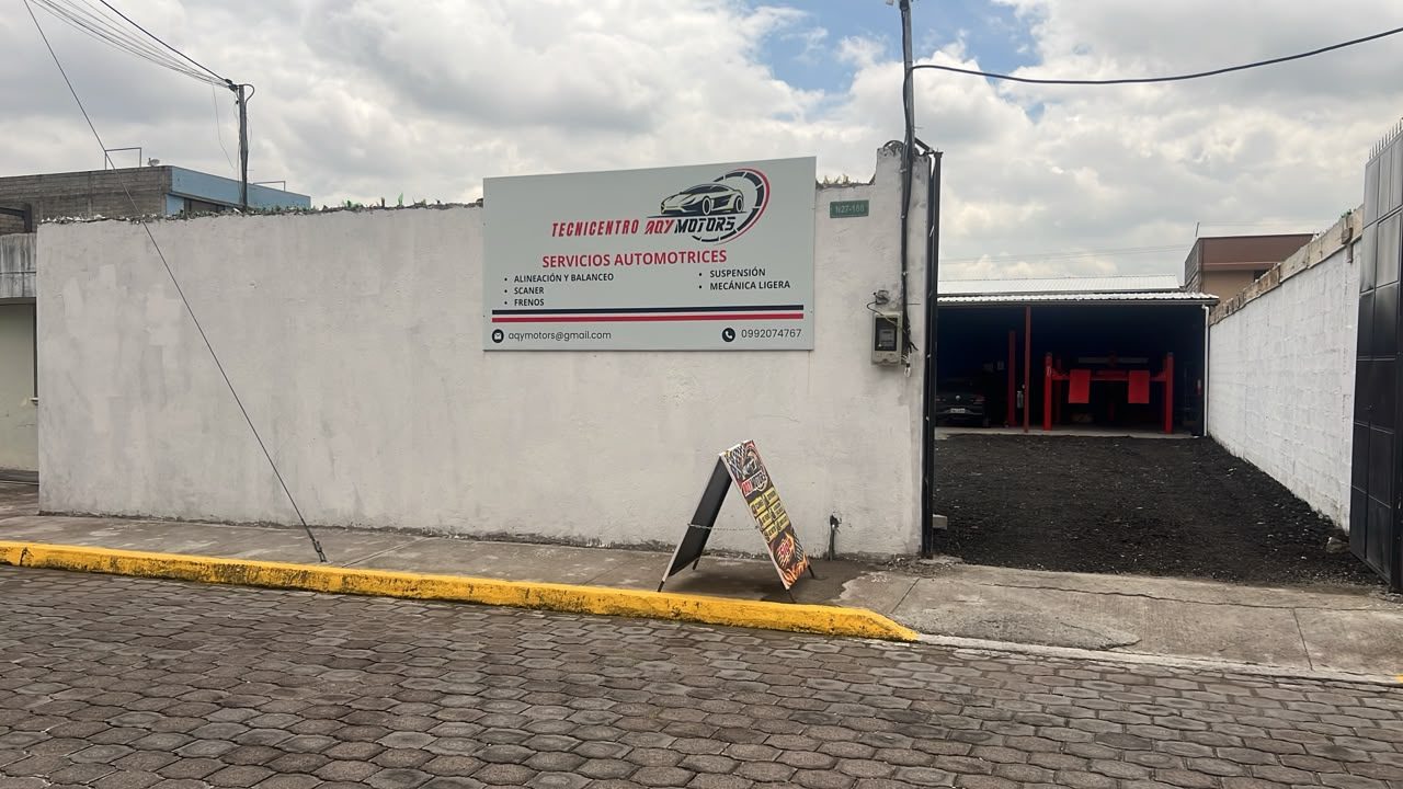 Fachada del Tecnicentro AQY Motors vista desde la calle